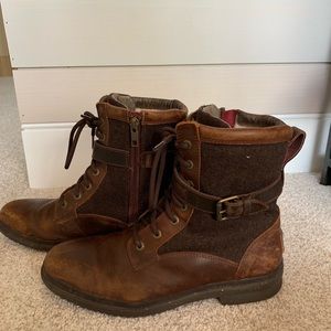 UGG Women’s Kesey Boot -Waterproof- Size 9
